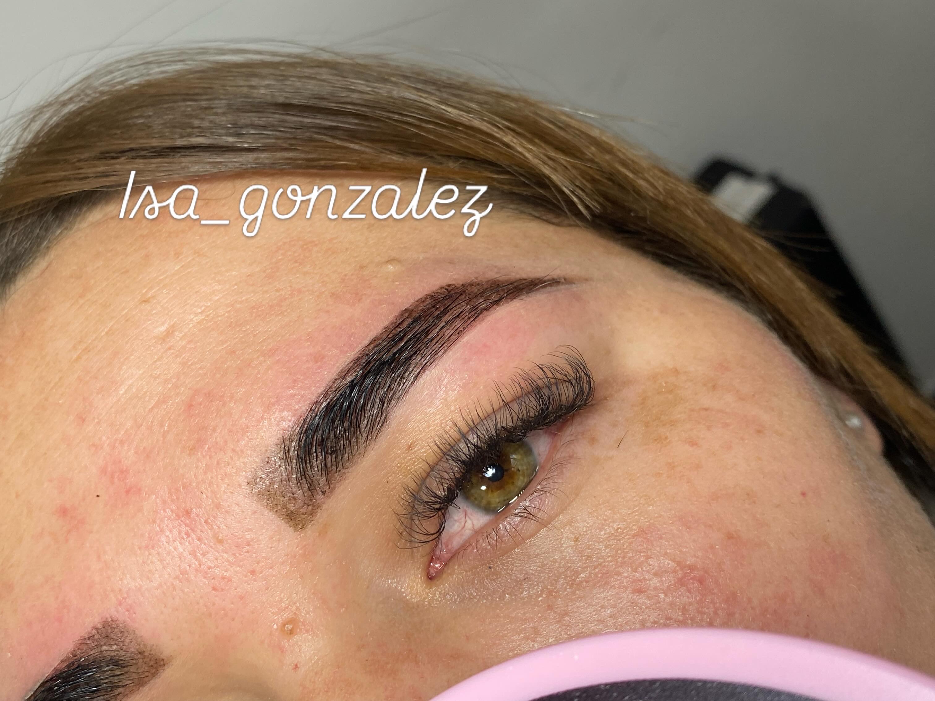 Foto del servicio Cejas Depiladas o henna