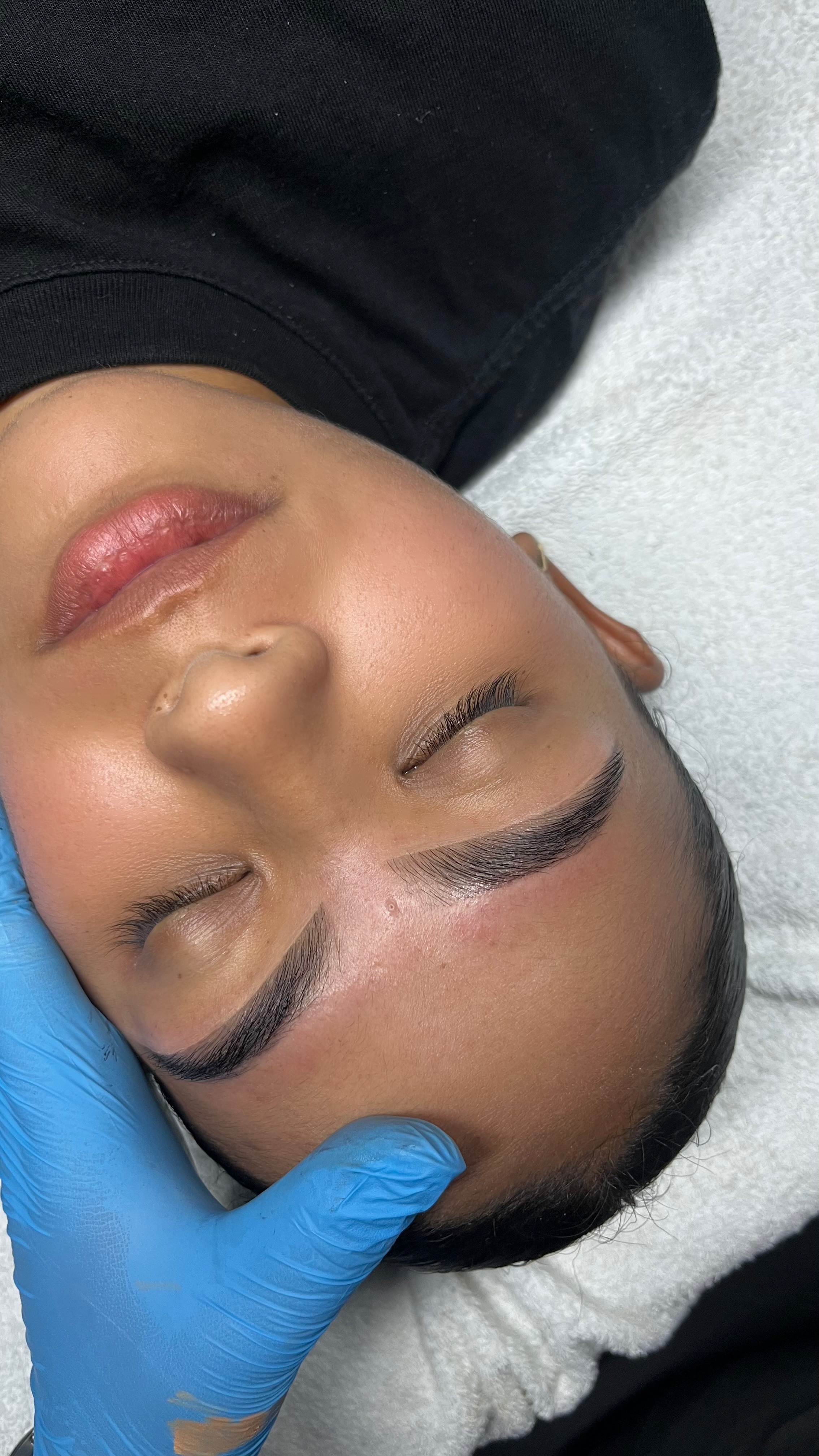 Foto del servicio DISEÑO DE CEJAS CON HENNA
