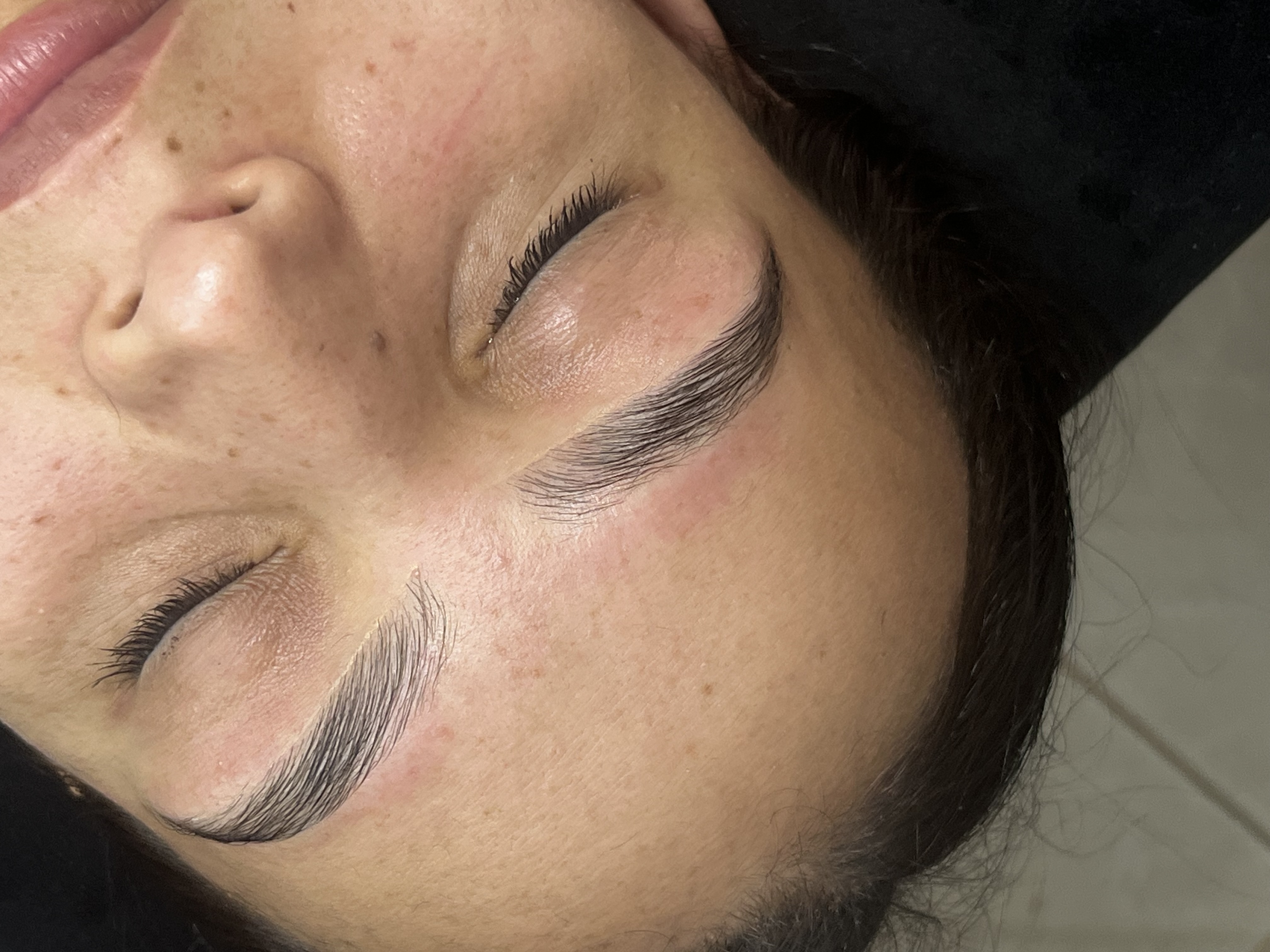 Foto del servicio Lamiendo de cejas