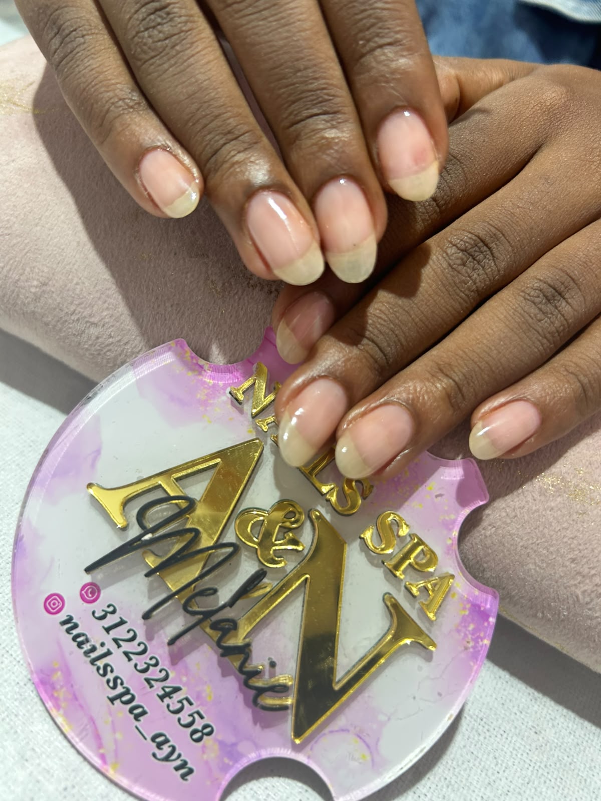 Foto del servicio Limpieza Manicure con esmaltado Semi