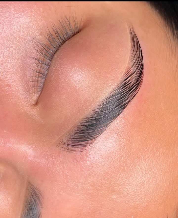 Foto del servicio Laminado de cejas