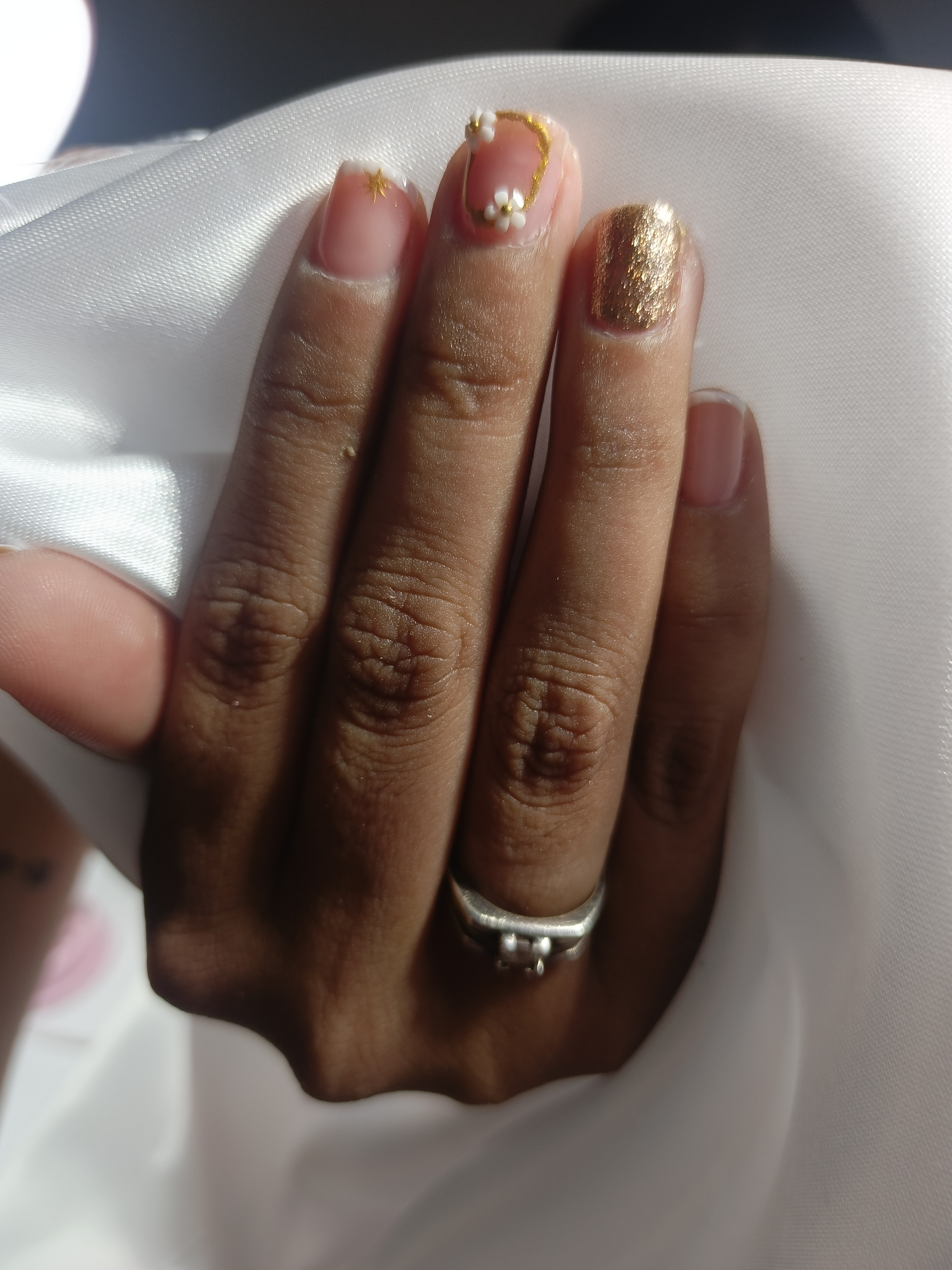 Foto del servicio Manicure semipermanente con nivelación
